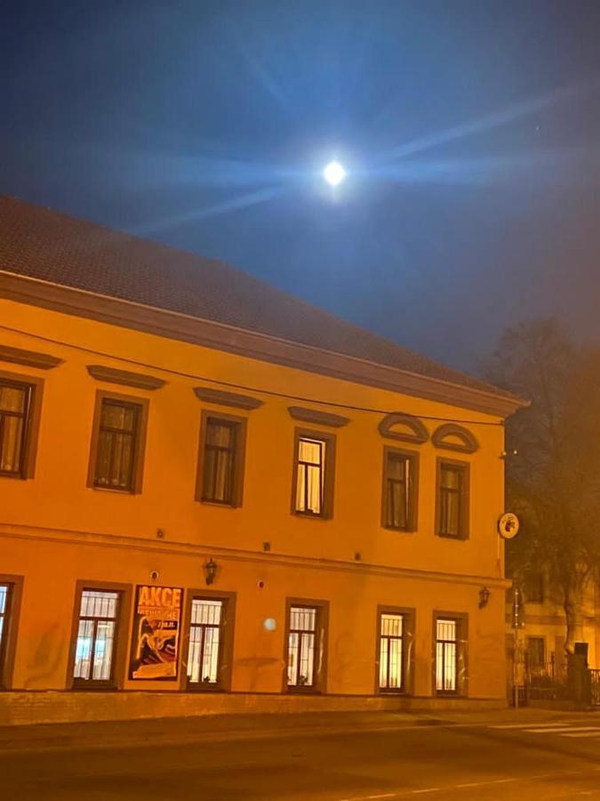 Pivovar Maly Janek - Restaurace, Penzion A Stany Jince Екстериор снимка