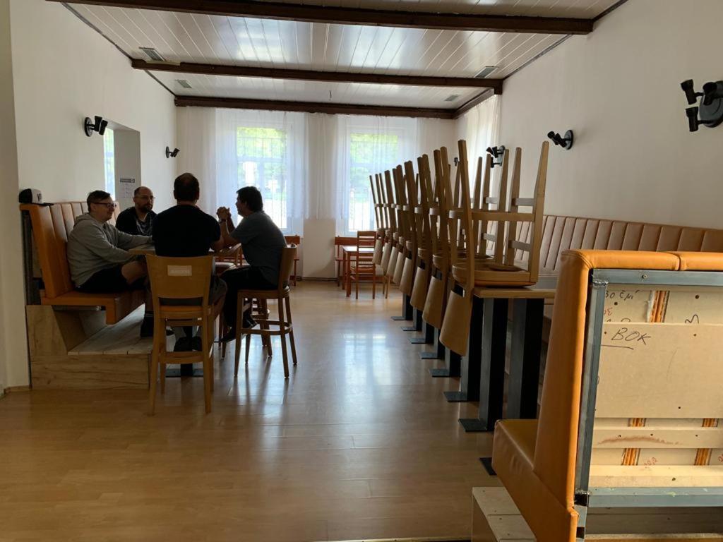 Pivovar Maly Janek - Restaurace, Penzion A Stany Jince Екстериор снимка