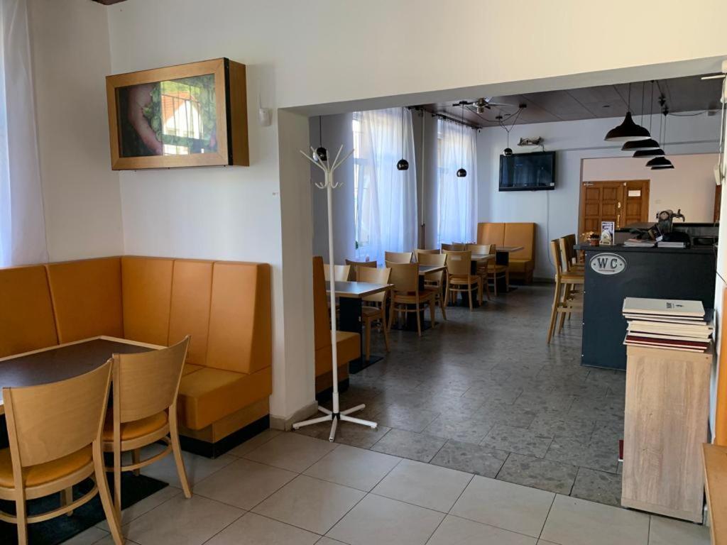 Pivovar Maly Janek - Restaurace, Penzion A Stany Jince Екстериор снимка
