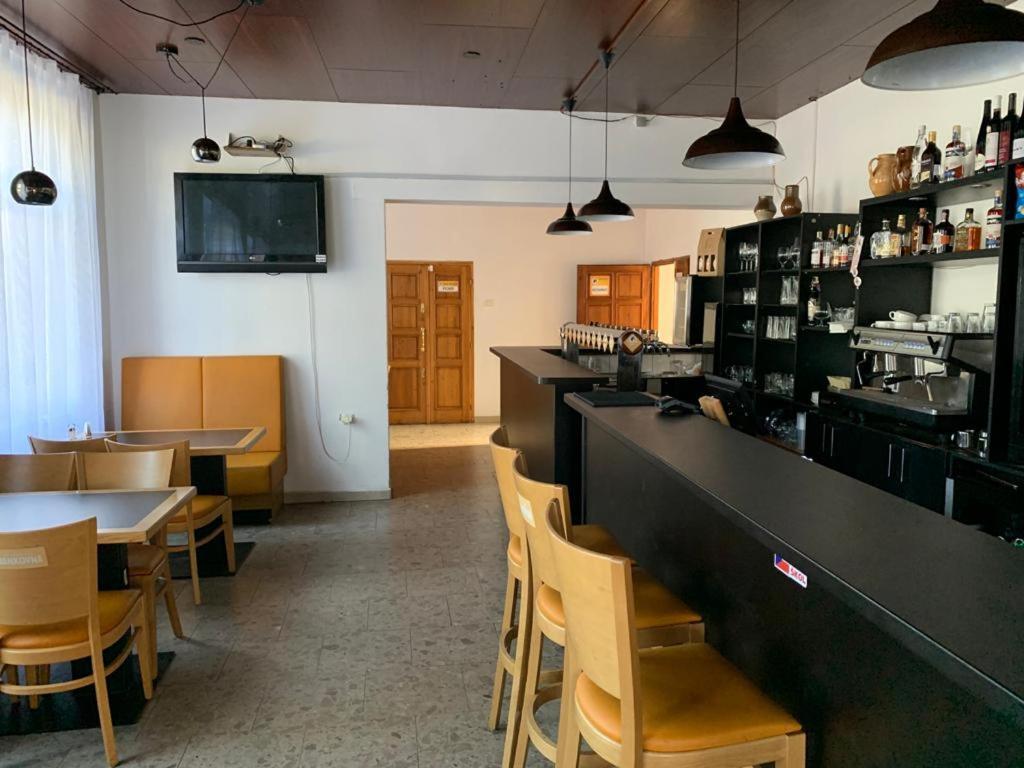Pivovar Maly Janek - Restaurace, Penzion A Stany Jince Екстериор снимка
